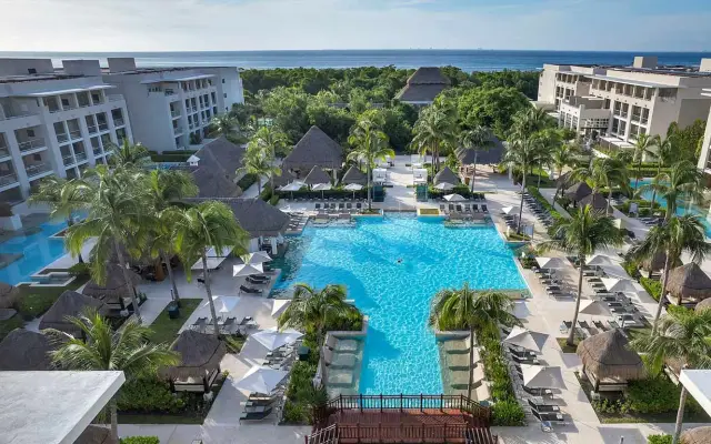 Paradisus main pool with ocean view in the distance